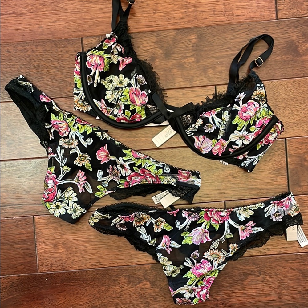 NWT Victoria’s Secret Dream Angels Floral Lace 3 Piece Bra & 2 Thongs Set 34C S